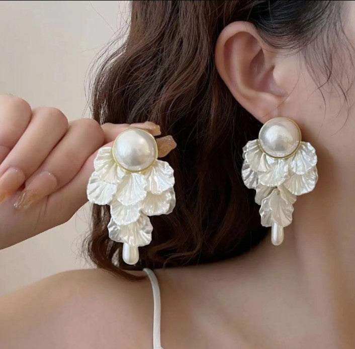 White Pearl Shells Earings