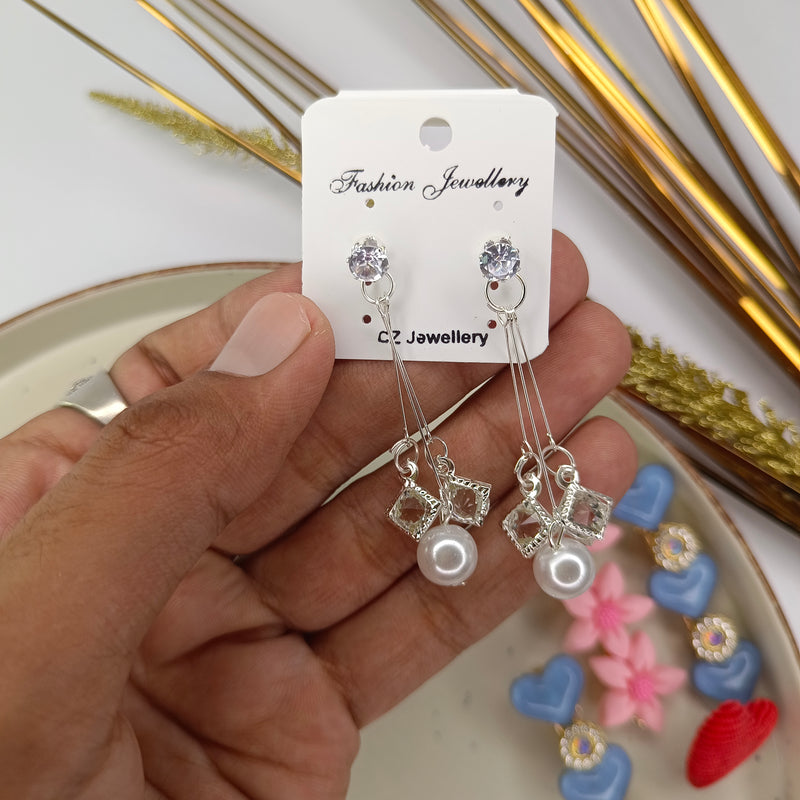 Dazzling hanging Earrings
